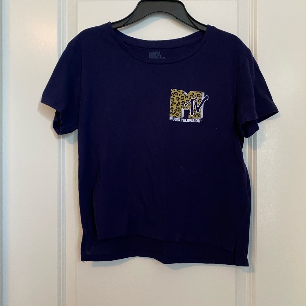 blue tee with music television logo